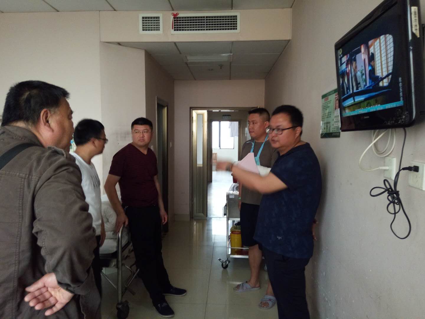 1584587799821028.jpg 2019年4月9日工會看望受傷職工1.jpg